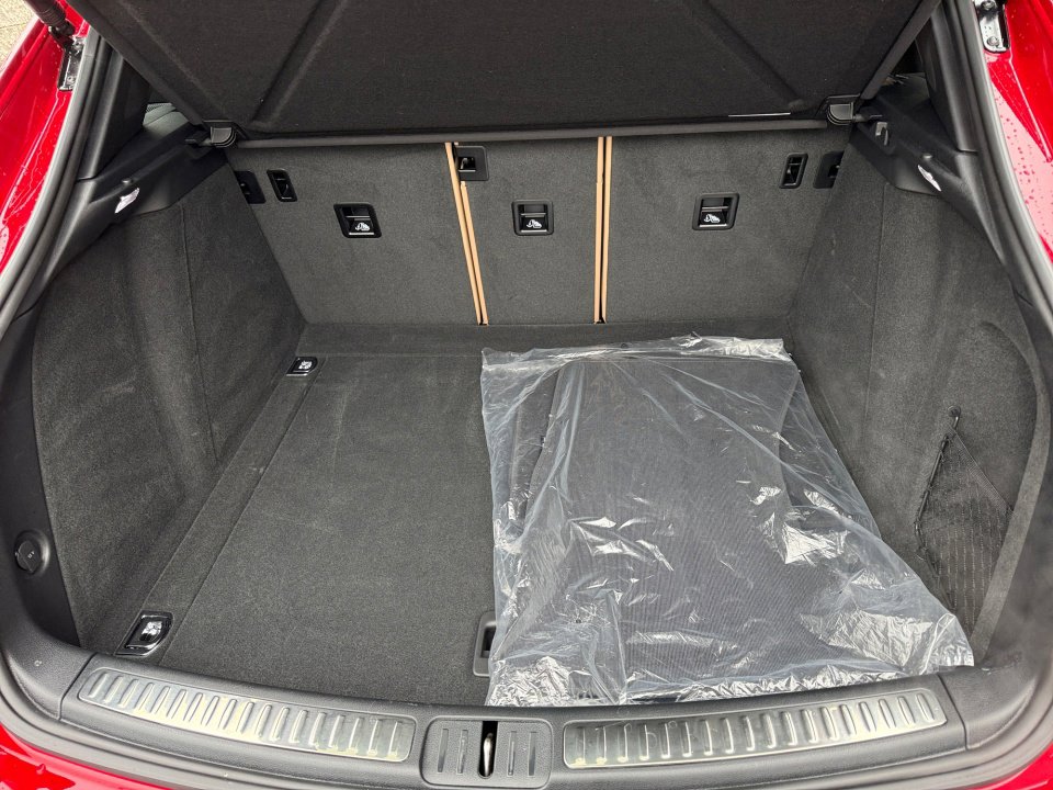 Certified 2025 Porsche Macan image 17