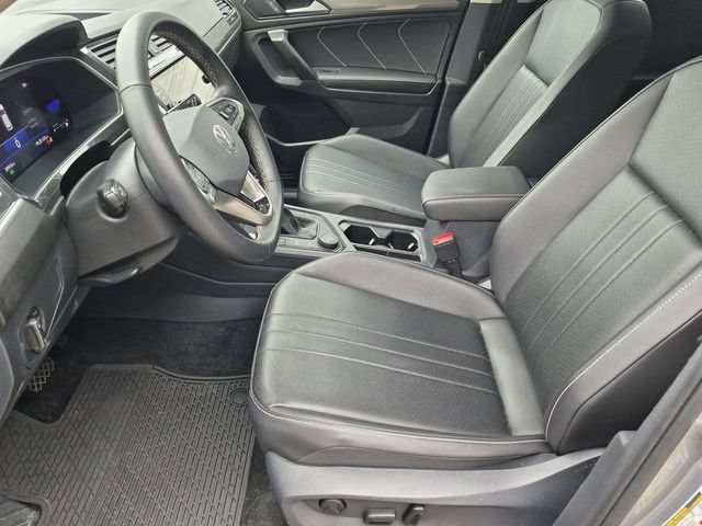 Used 2024 Volkswagen Tiguan SE AWD/4WD image 11