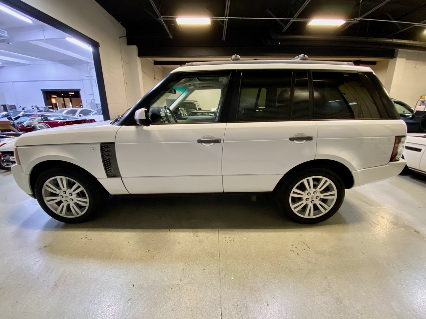 Used 2011 Land Rover Range Rover HSE LUX AWD/4WD image 9