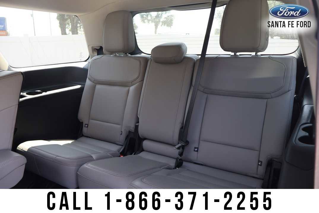 Used 2025 Ford Expedition Active RWD image 19