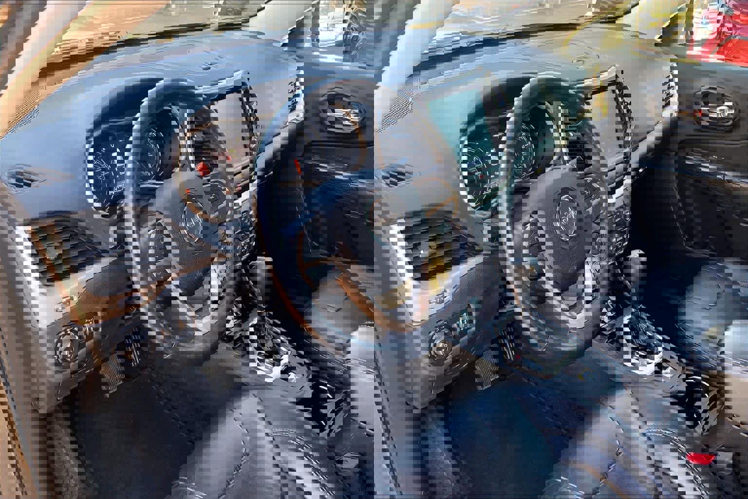 Used 2017 Jeep Cherokee Limited image 18