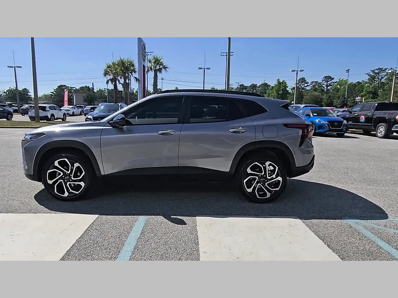 Used 2025 Chevrolet Trax RS w/ Driver Confidence Package FWD image 25