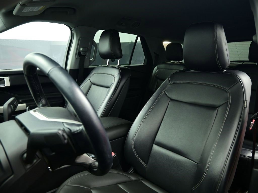 Used 2020 Ford Explorer XLT w/ Equipment Group 202A image 16