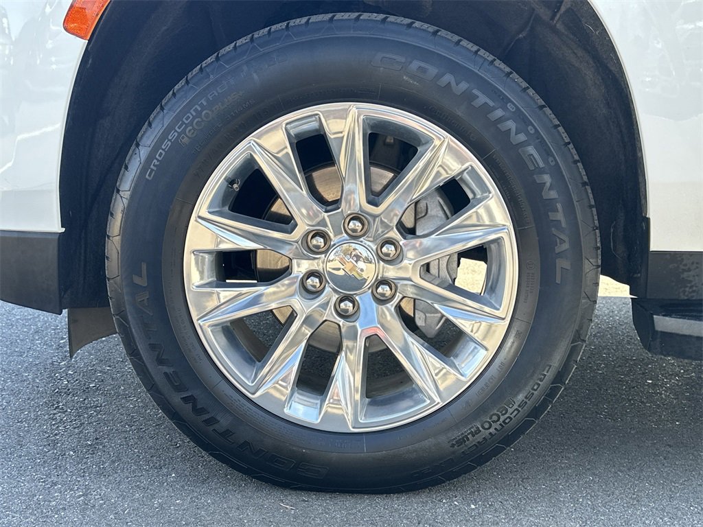 Used 2023 Chevrolet Suburban Premier image 16