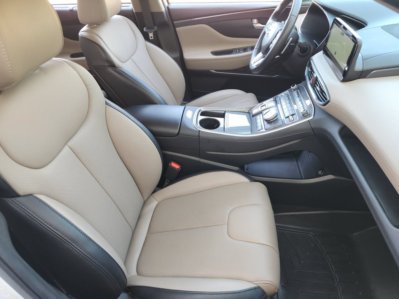 Used 2023 Hyundai Santa Fe SEL w/ Premium Package FWD image 11