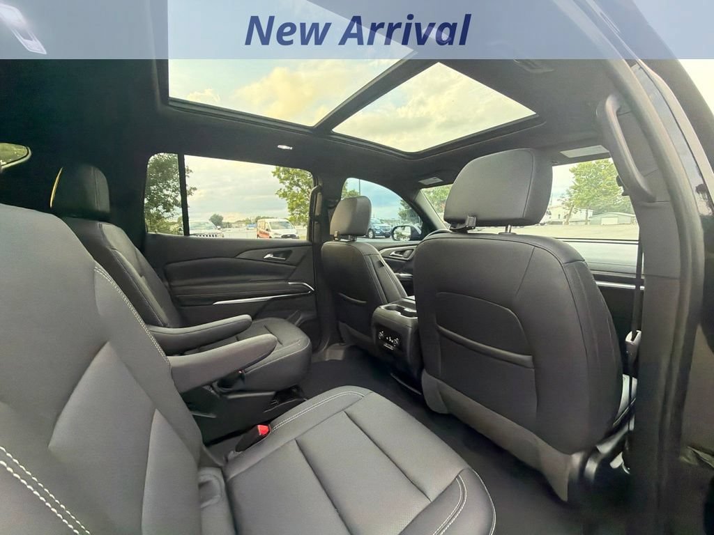 Used 2024 Chevrolet Traverse LT w/ Midnight/Sport Edition AWD/4WD image 7