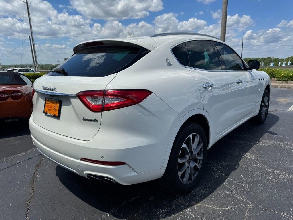 Used 2020 Maserati Levante GranLusso AWD/4WD image 3