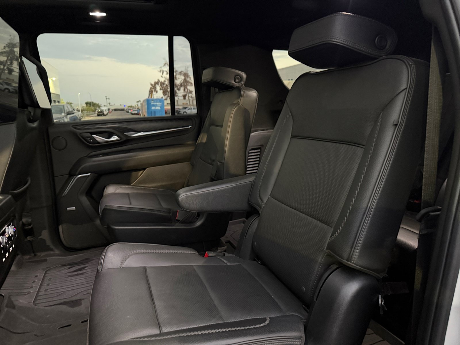 Used 2023 GMC Yukon XL Denali AWD/4WD image 27