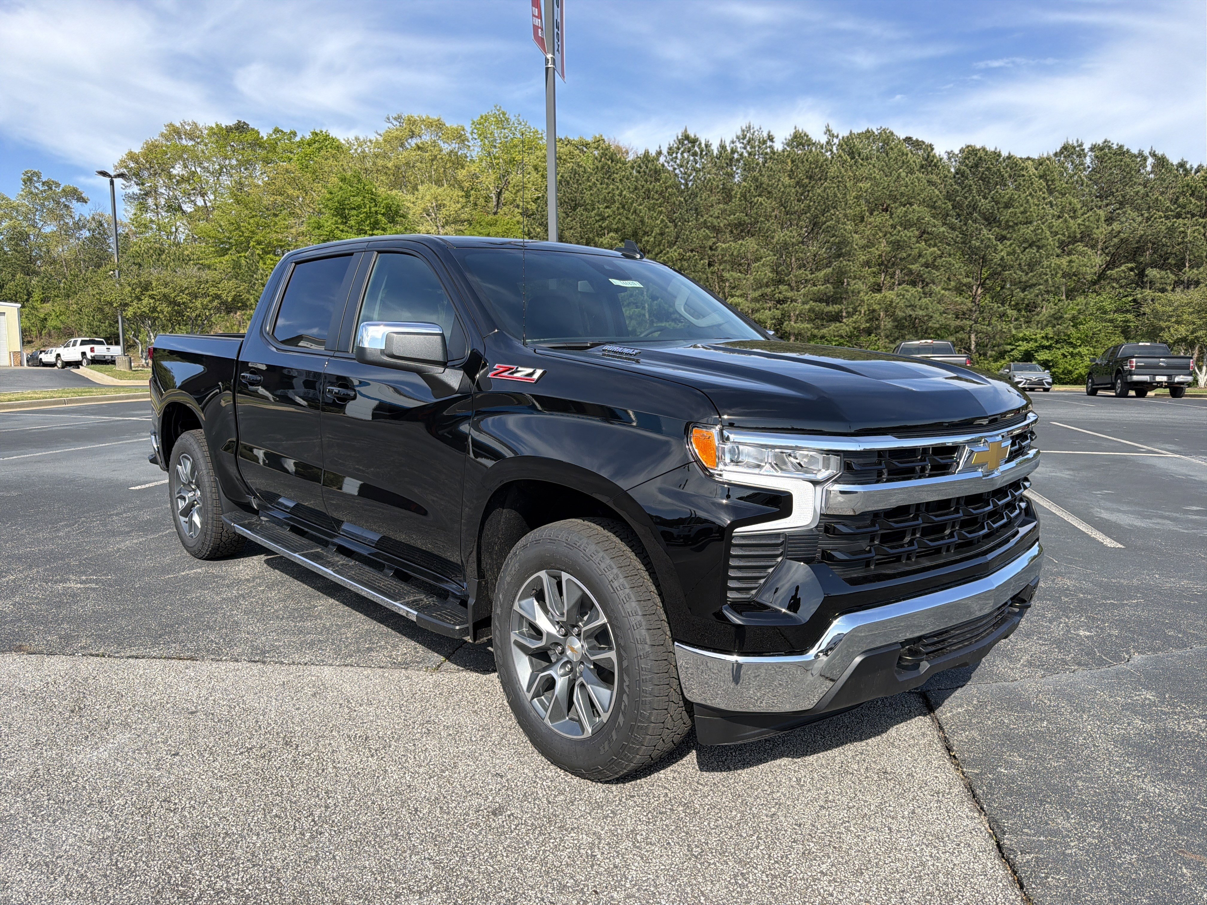 New 2026 Chevrolet Silverado 1500 LT w/ Z71 Off-Road Package AWD/4WD image 3