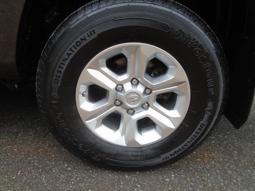 Used 2018 Toyota 4Runner SR5 image 31