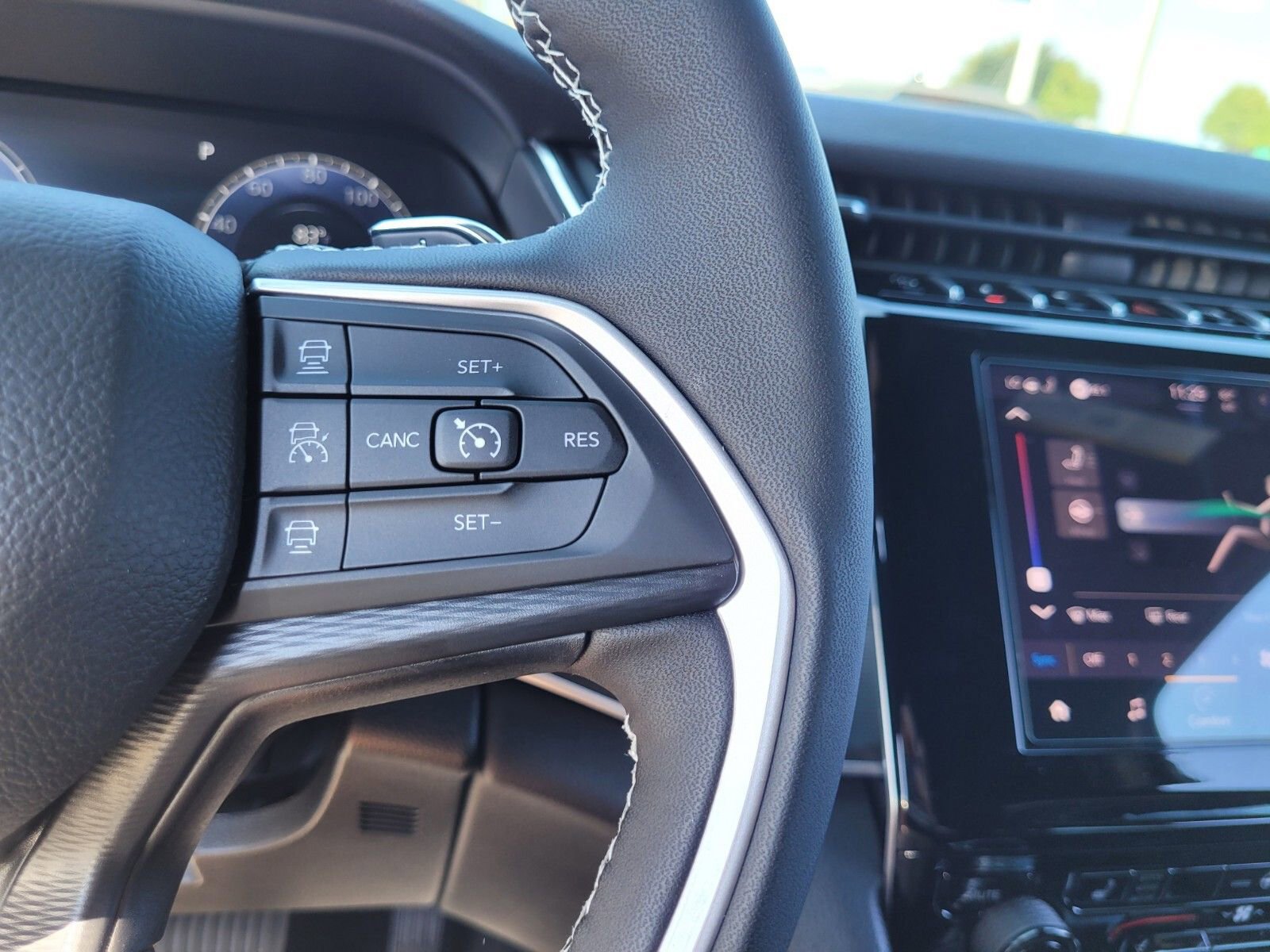 New 2025 Jeep Grand Cherokee Altitude image 21