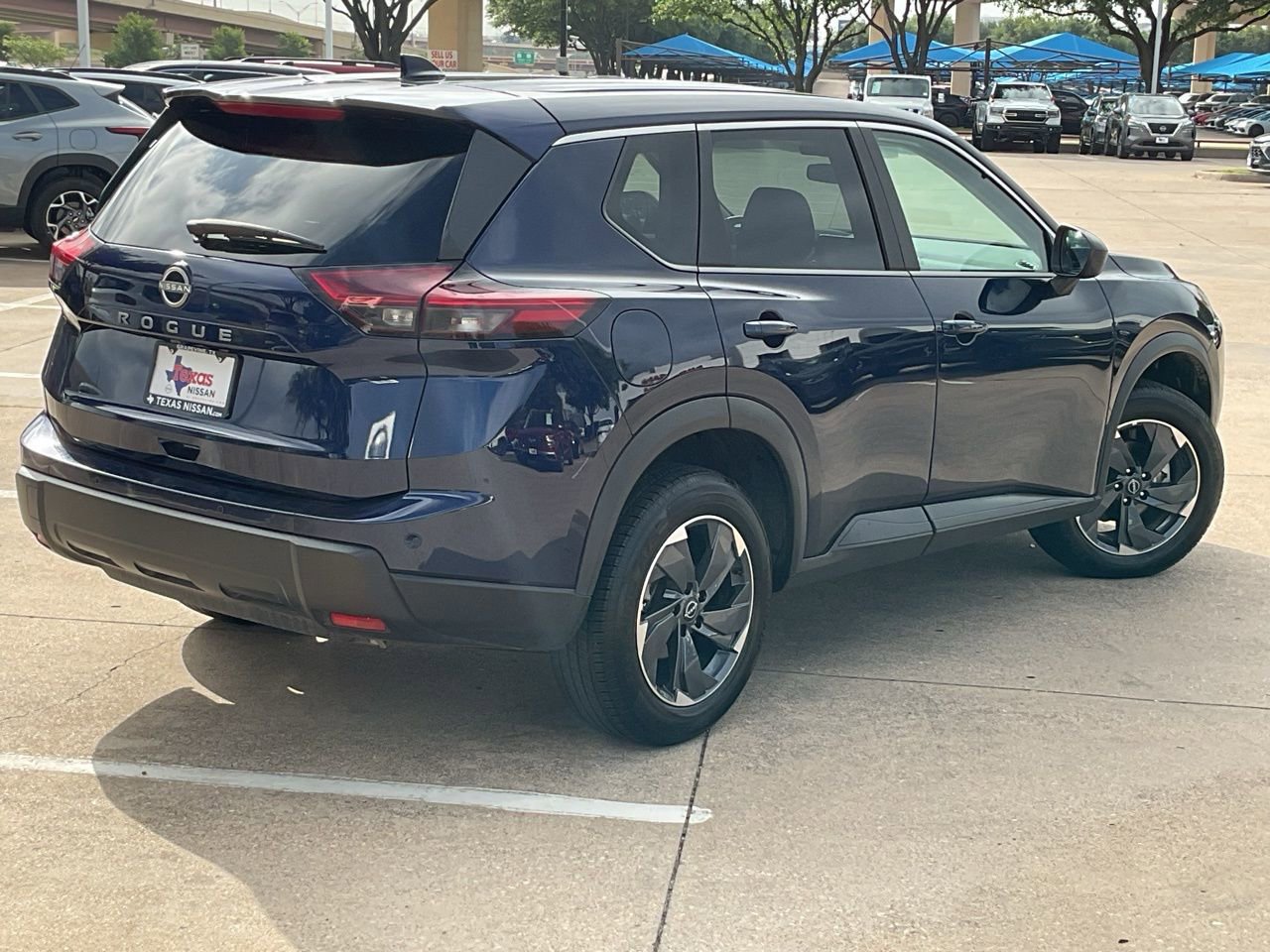 Used 2025 Nissan Rogue SV image 5