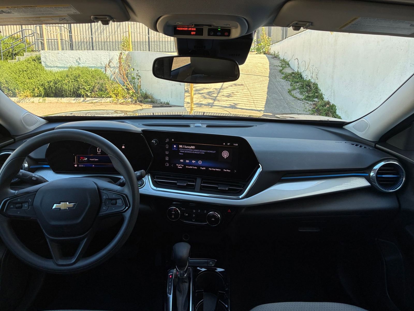 Used 2025 Chevrolet Trax LT image 32