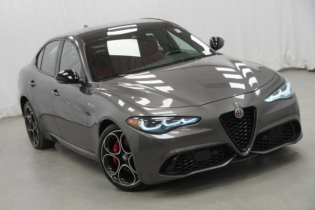Used 2024 Alfa Romeo Giulia Veloce image 8