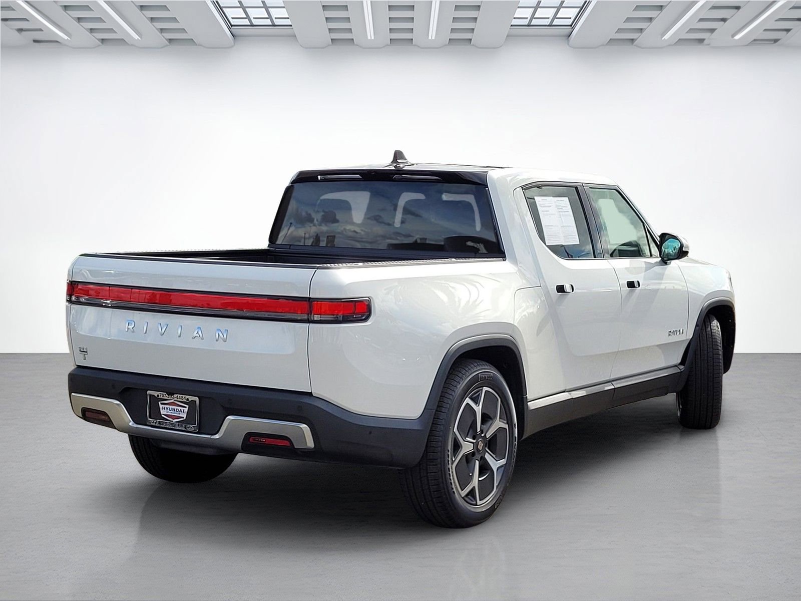 Used 2023 Rivian R1T Adventure image 12