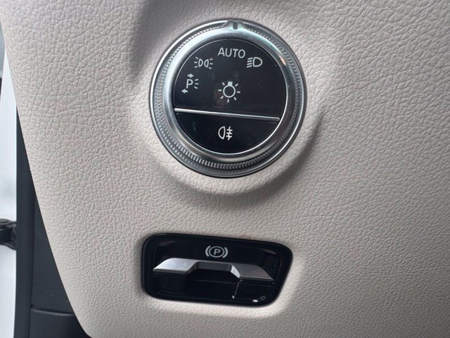 Used 2023 Mercedes-Benz C 300 4MATIC Sedan image 12