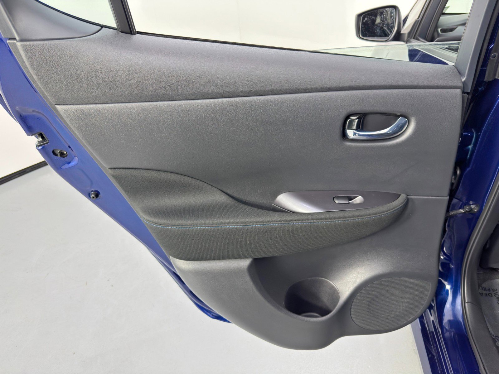 Used 2025 Nissan Leaf S image 35