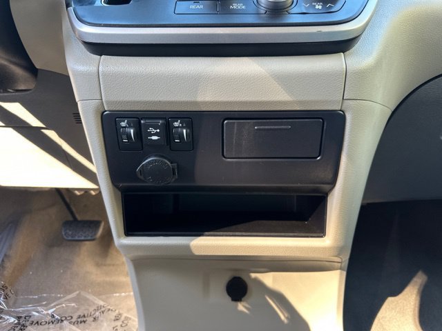 Used 2020 Toyota Sienna XLE w/ XLE Navigation Package AWD/4WD image 24
