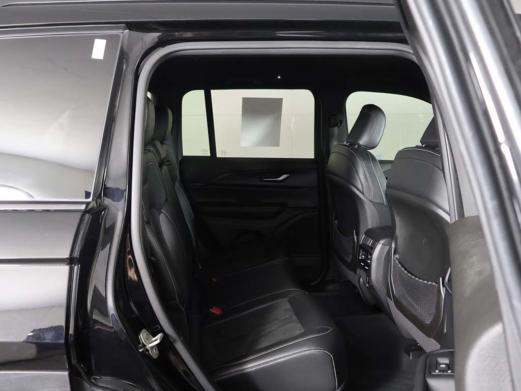 Used 2023 Jeep Grand Cherokee Altitude AWD/4WD image 31