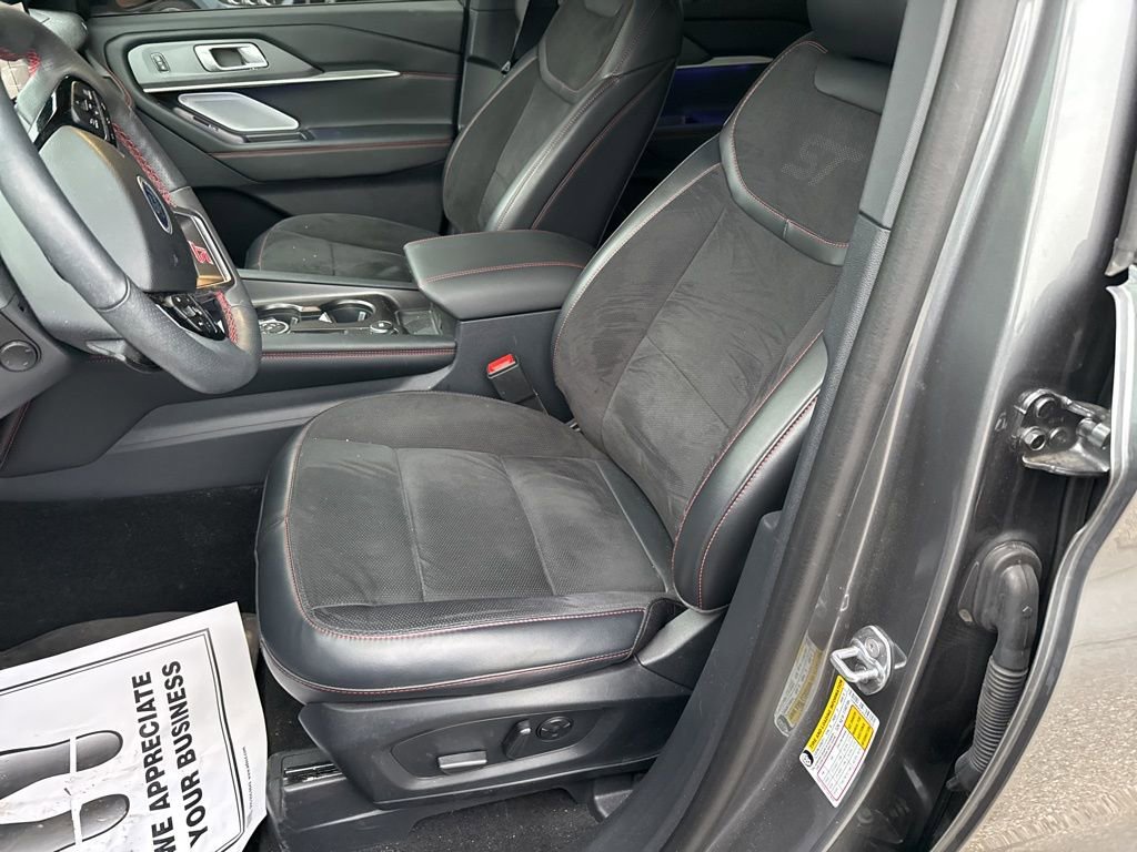 Used 2025 Ford Explorer ST AWD/4WD image 5