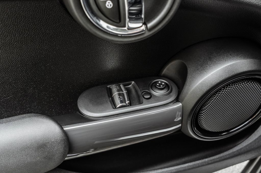 Used 2020 MINI Cooper 2-Door Hardtop image 13