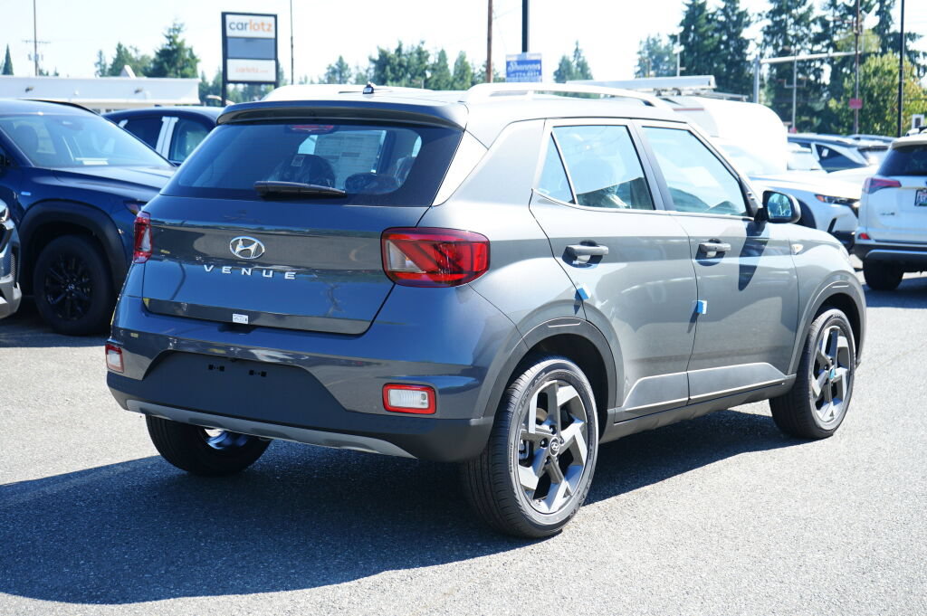 New 2025 Hyundai Venue SEL FWD image 5