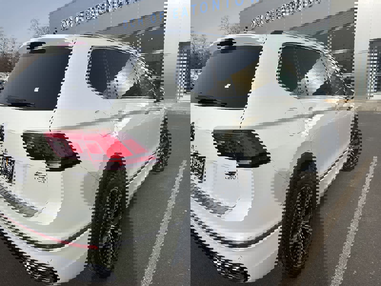 Used 2022 Volkswagen Tiguan SEL R-Line image 6