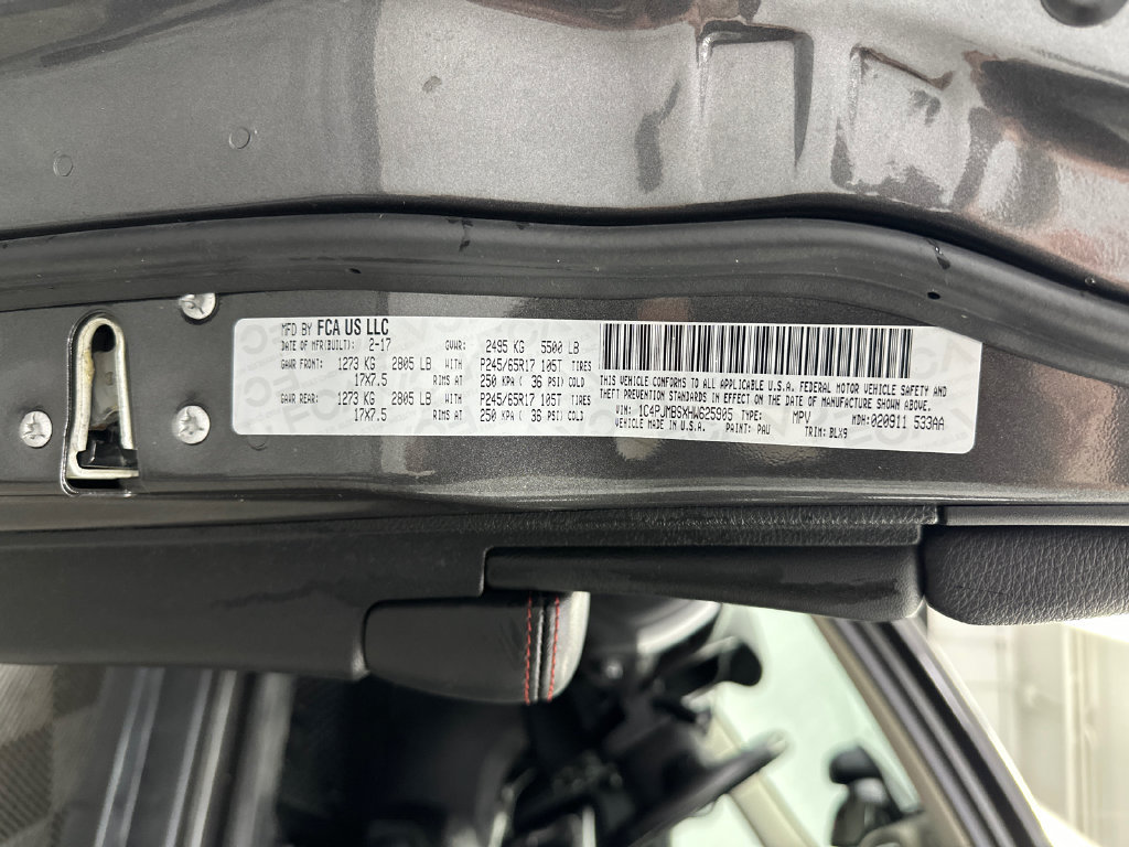Used 2017 Jeep Cherokee Trailhawk AWD/4WD image 33