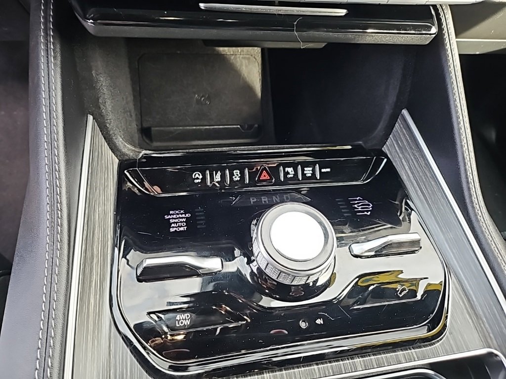 Used 2024 Jeep Wagoneer L Series III w/ Flexible Seating Group image 24