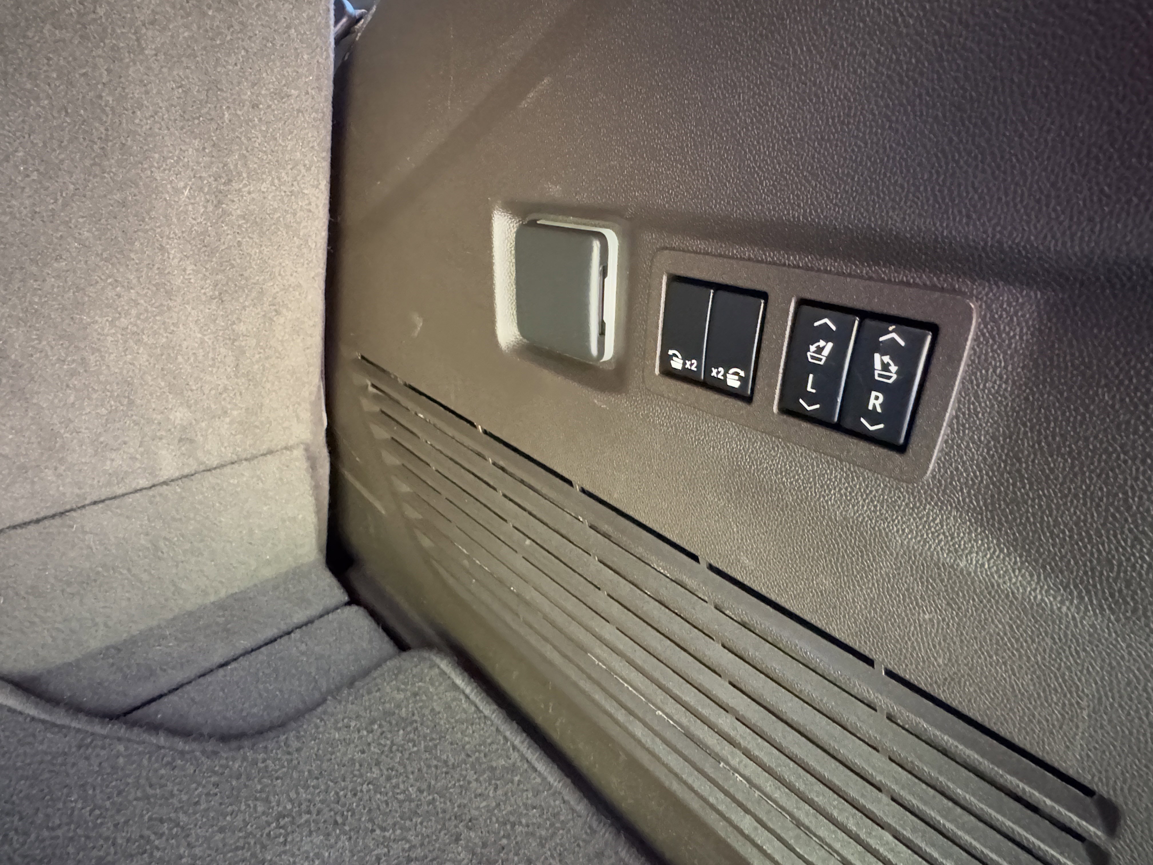 Used 2023 Chevrolet Tahoe Z71 w/ Luxury Package image 5