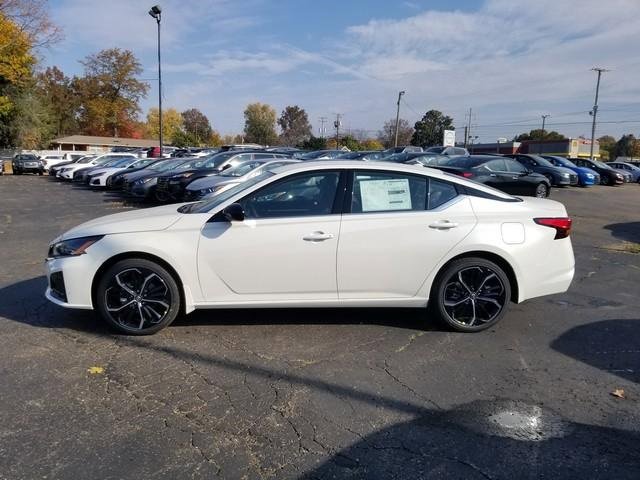 New 2025 Nissan Altima 2.5 SR image 3