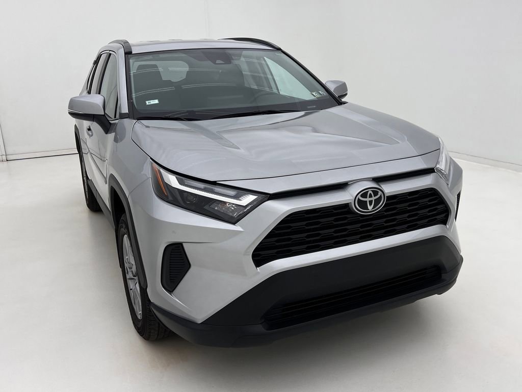 Used 2024 Toyota RAV4 XLE AWD/4WD image 3