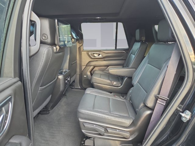Used 2021 Chevrolet Tahoe Z71 w/ Luxury Package AWD/4WD image 16