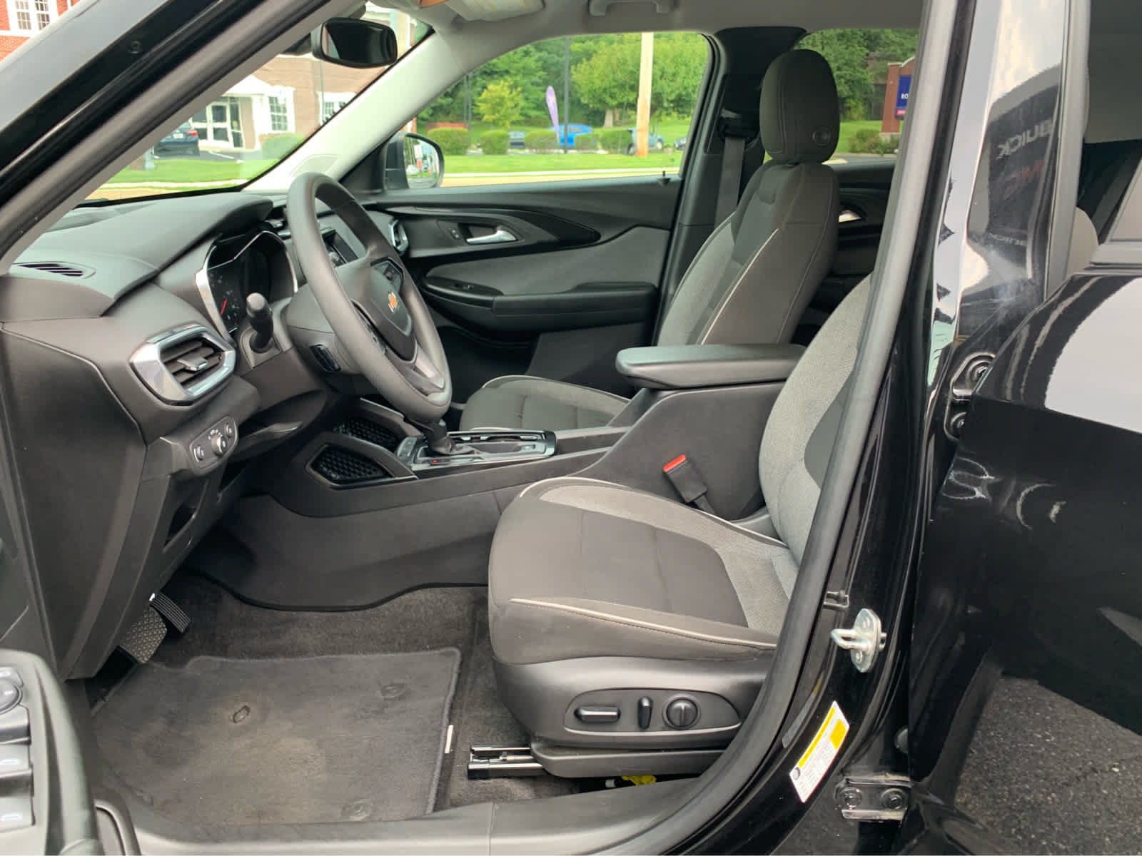 Used 2021 Chevrolet TrailBlazer LT w/ Convenience Package FWD image 11