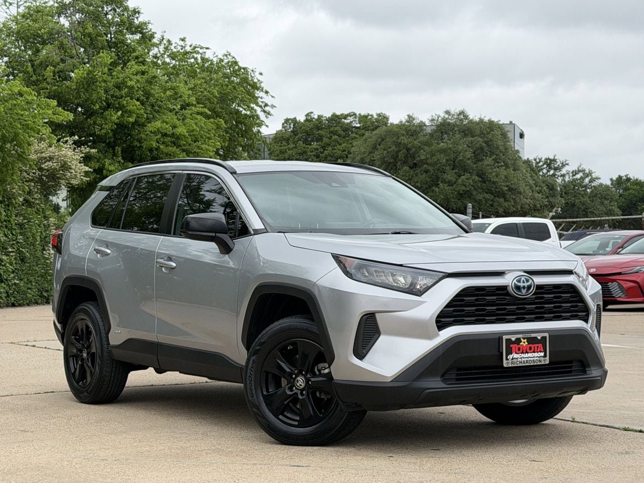 Used 2022 Toyota RAV4 LE AWD/4WD image 2