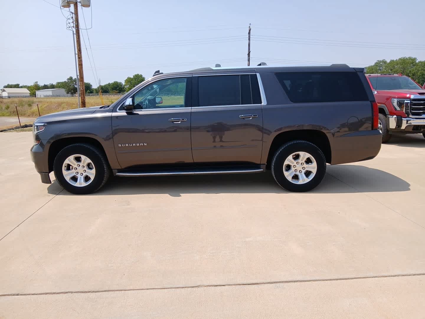 Used 2018 Chevrolet Suburban Premier AWD/4WD image 2