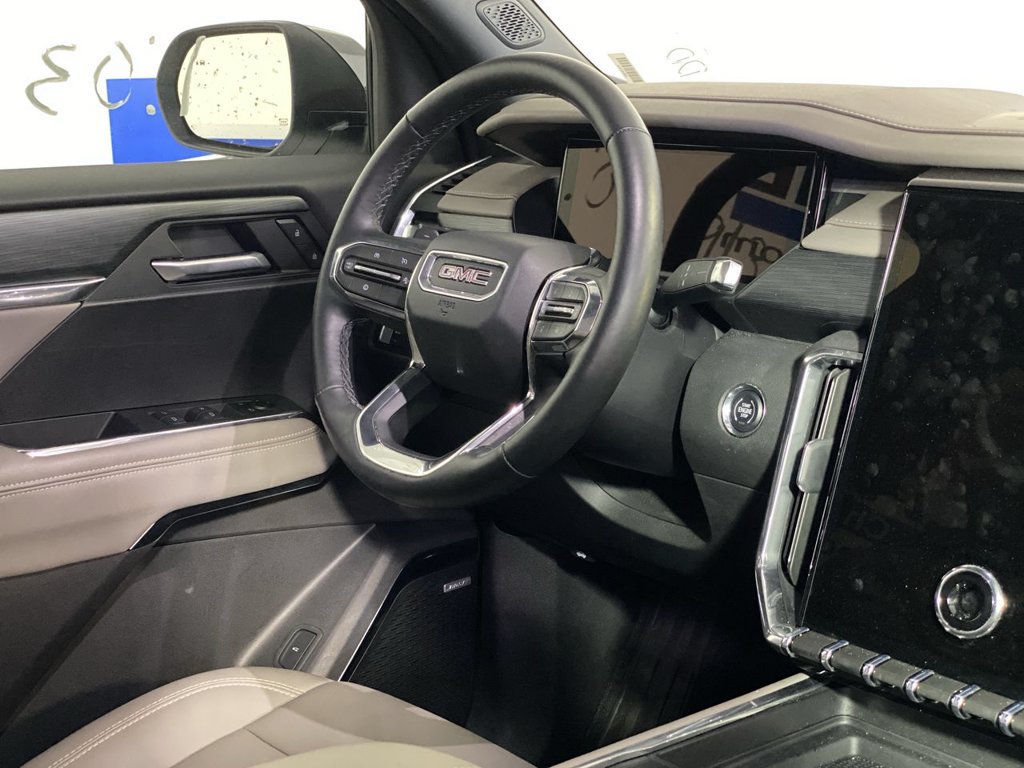 Used 2026 GMC Acadia Elevation w/ Elevation Premium Package FWD image 10