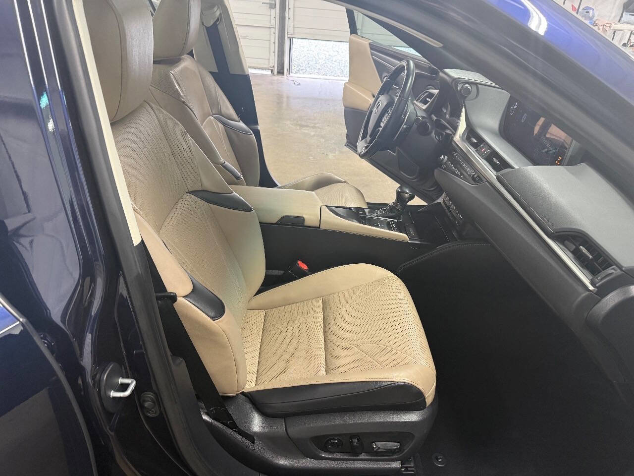 Used 2019 Lexus ES 350 image 36