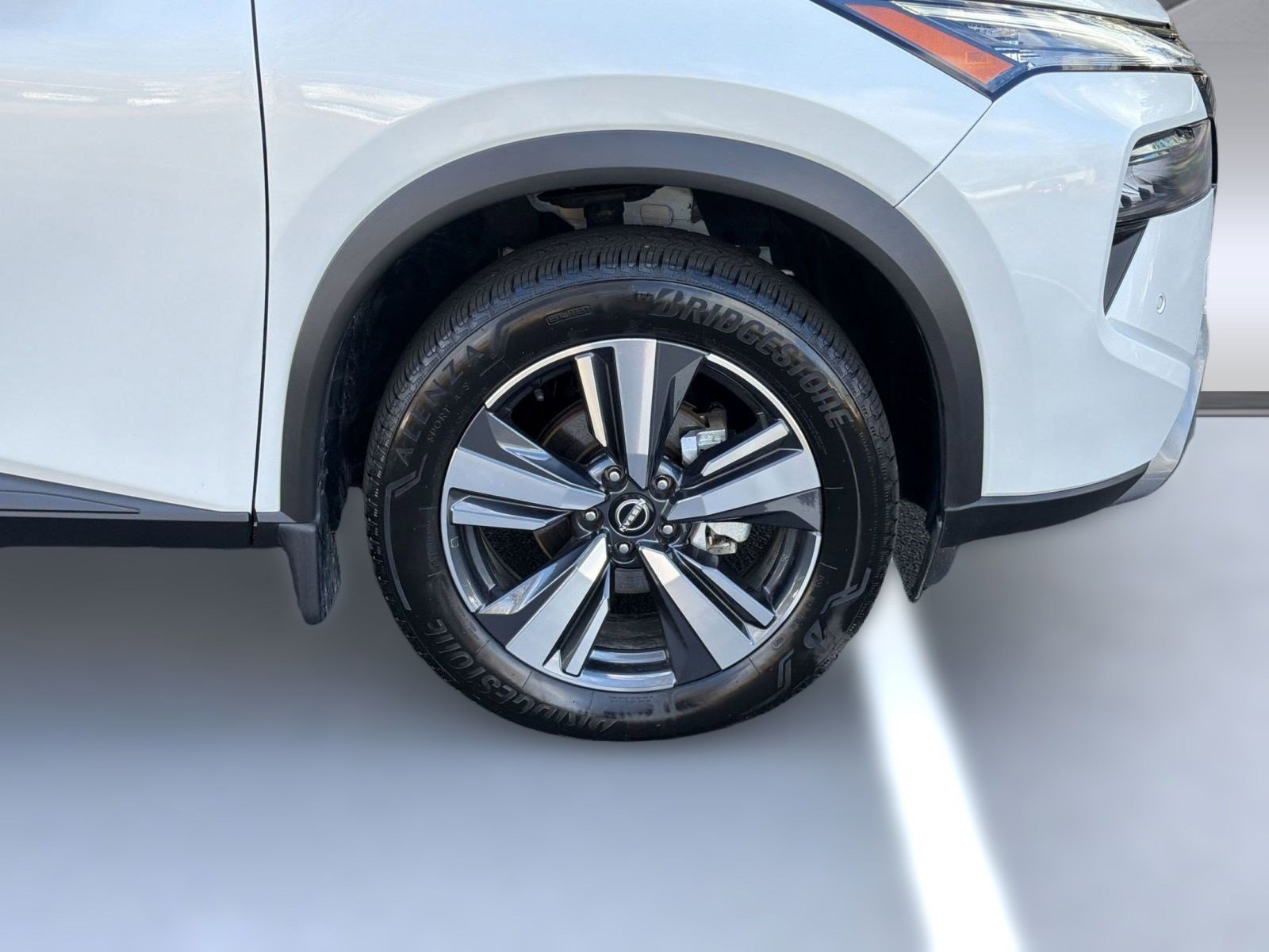 Used 2024 Nissan Rogue SL w/ SL Premium Package image 12