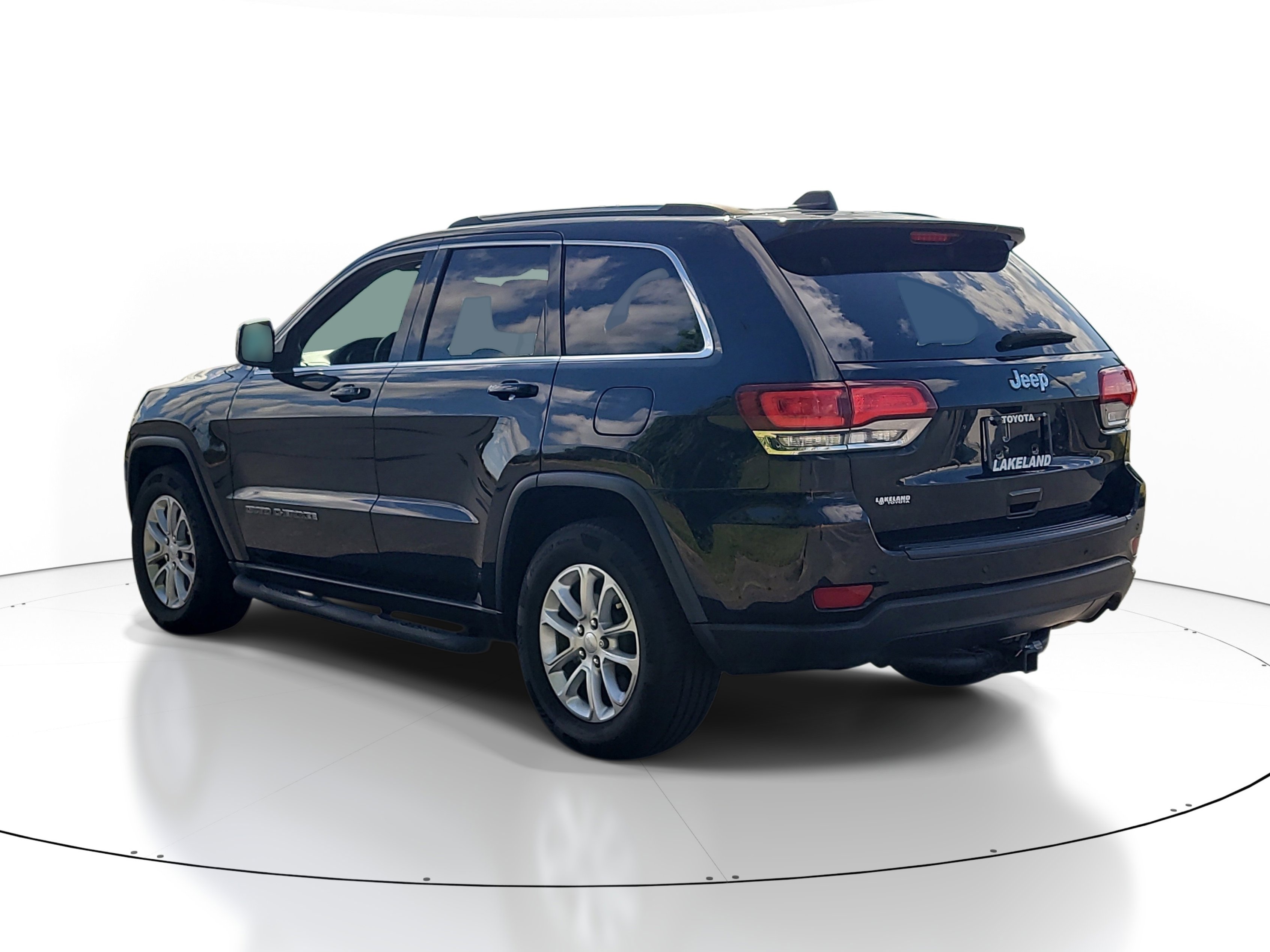 Used 2021 Jeep Grand Cherokee Laredo image 5