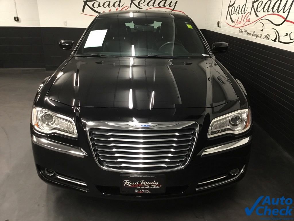 Used 2013 Chrysler 300 AWD w/ Driver Convenience Group image 4