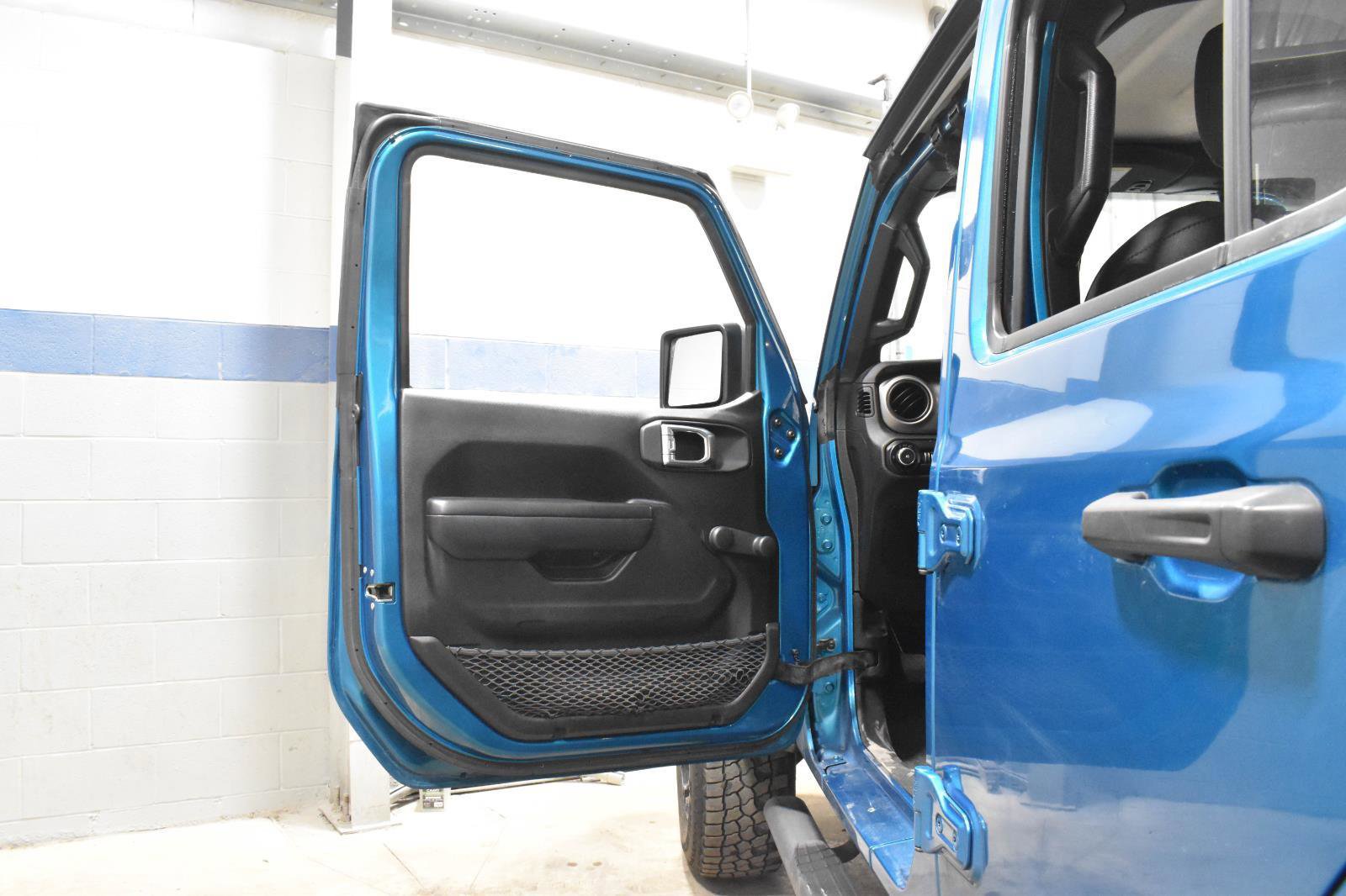 Used 2020 Jeep Wrangler Unlimited Sport image 10