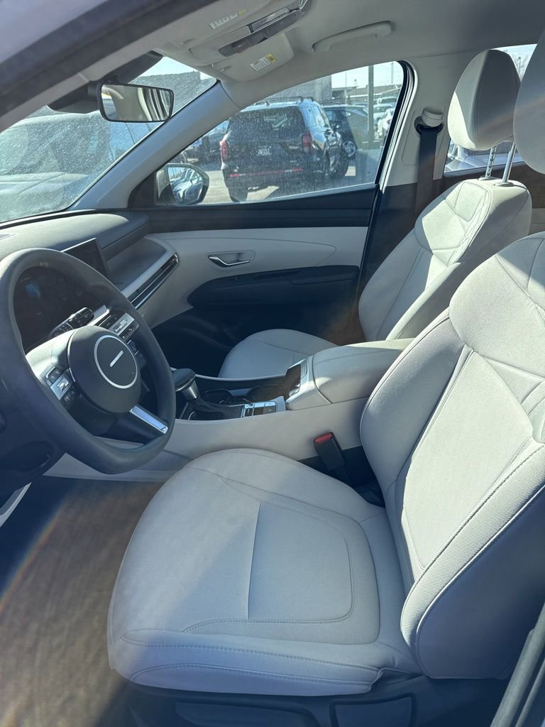 Used 2025 Hyundai Tucson SE image 11