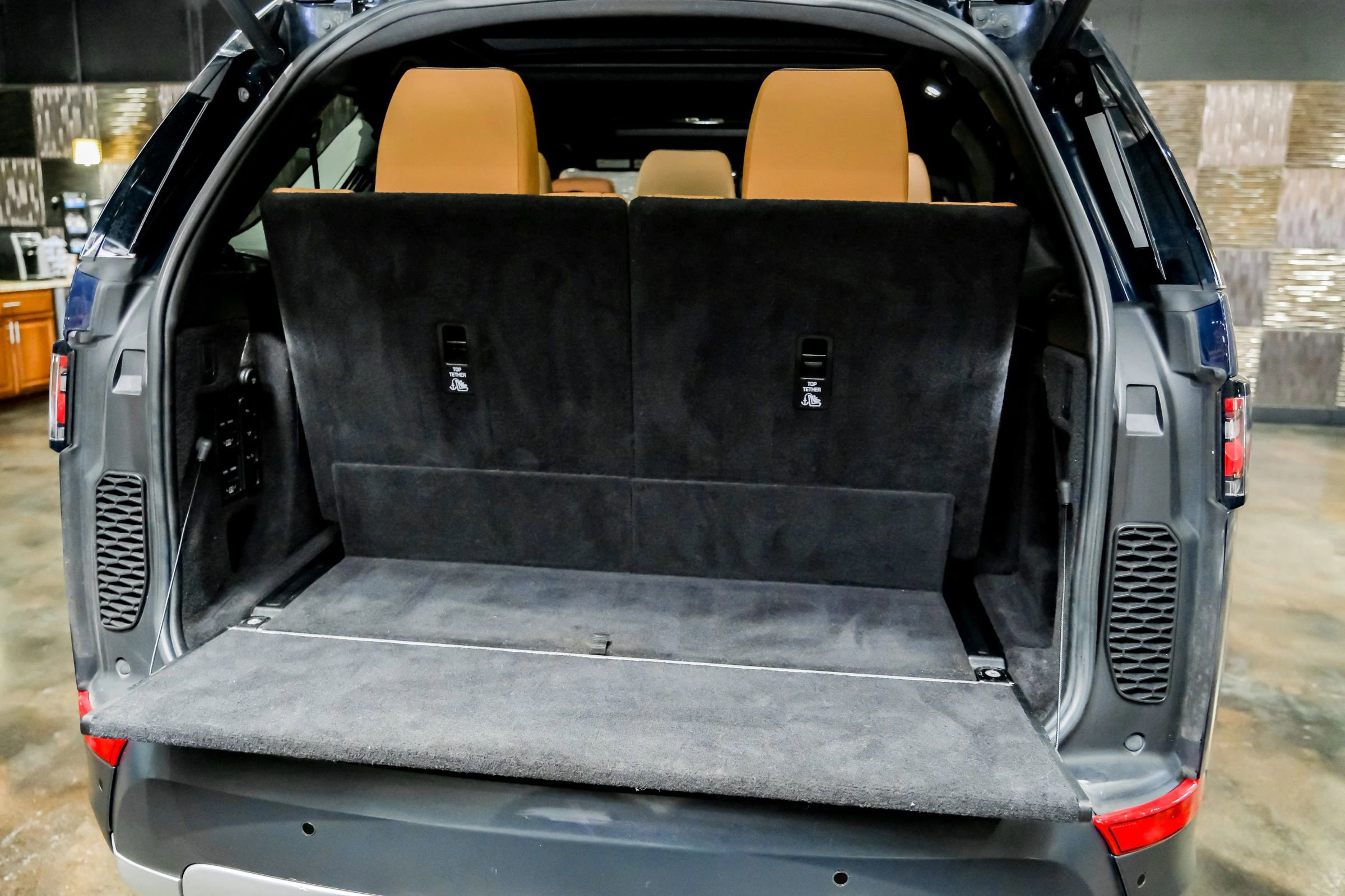 Used 2019 Land Rover Discovery HSE Luxury image 48
