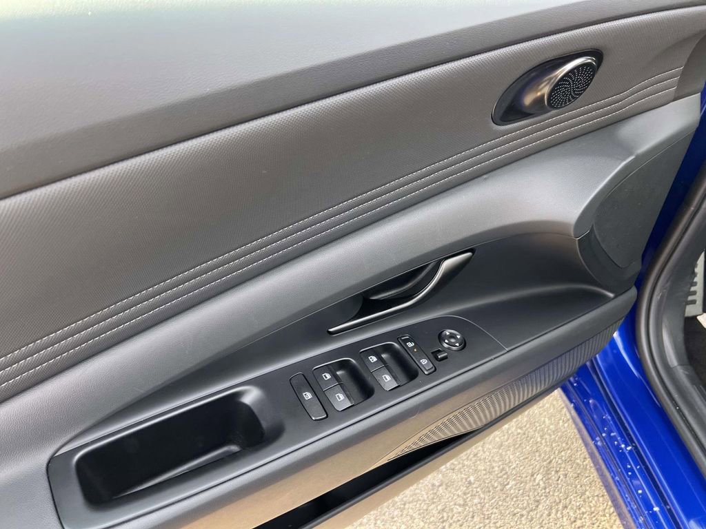 Certified 2025 Hyundai Elantra Sport image 16