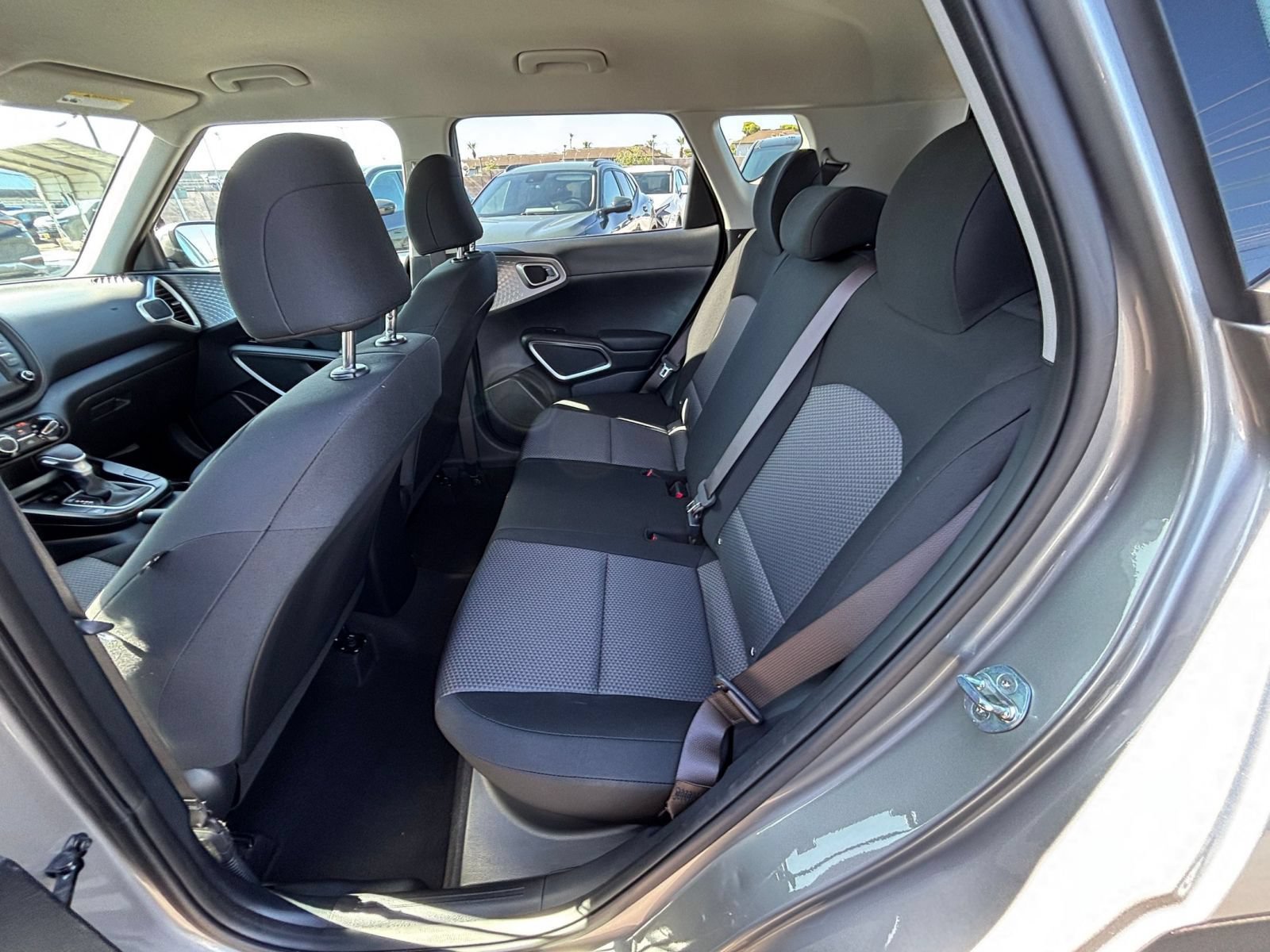 Used 2025 Kia Soul LX w/ LX Technology Package FWD image 23