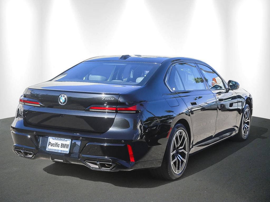 Used 2024 BMW 760i xDrive w/ Premium Package 2 AWD/4WD image 6