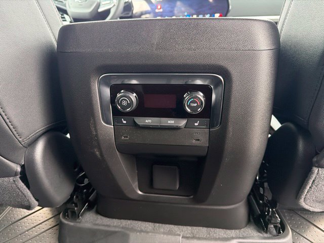 New 2026 Chevrolet Suburban RST w/ RST Capability Package AWD/4WD image 31
