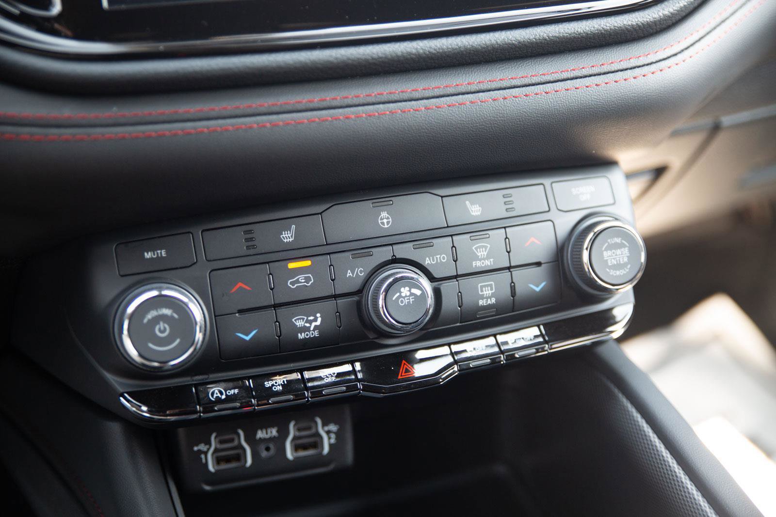 Used 2025 Dodge Durango GT w/ Blacktop Package image 16