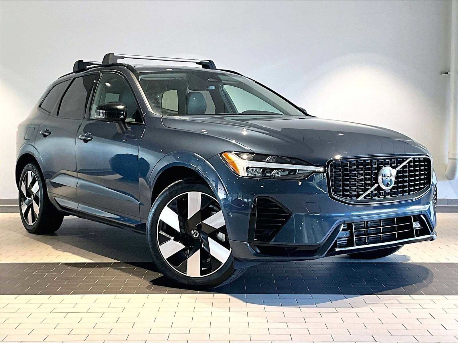 Used 2024 Volvo XC60 T8 Ultimate image 12